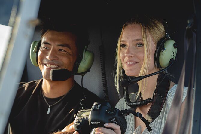 60 Minutes SHARED Helicopter Tour in Honolulu - Pearl Harbor in the air: USS Arizona Memorial and the shipyard zone