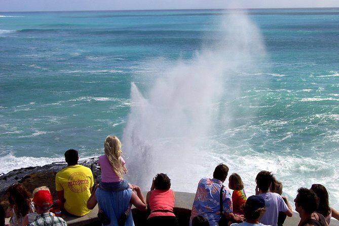 All Inclusive Ultimate Circle Island Tour, Waimea Falls & Lunch - Nuuanu Pali Lookout: wind tunnel views and a turning-point battle