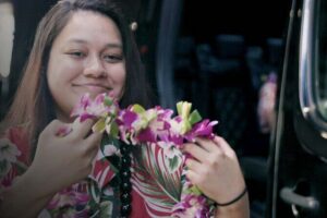 Aloha Lei Greeting on Arrival in Honolulu - Fresh Orchid Lei vs Kukui Nut Lei (and Why It Matters)