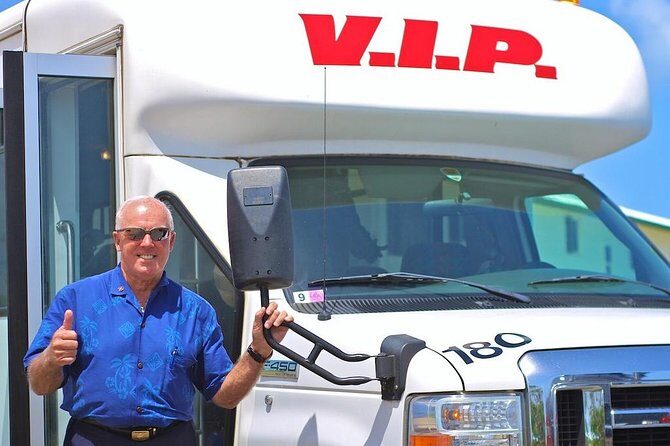 Arrival Transfer: Airport Shuttle Honolulu and Waikiki or Cruise Terminal - The Meet-and-Greet at HNL: Green Aloha Shirt, Your Name on a Sign