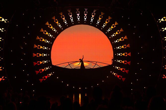 'Auana by Cirque du Soleil at the Waikiki Beachcomber Hotel - What the reviews-led praise tells you: acrobatics, comedy, and hula together