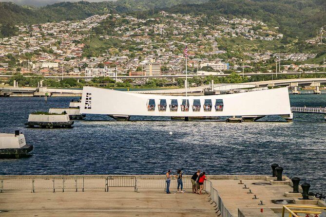 Best of Oahu: Pearl Harbor & Oahu Circle Island Tour from Waikiki - From Waikiki to Pearl Harbor: why the 6:30 am start helps