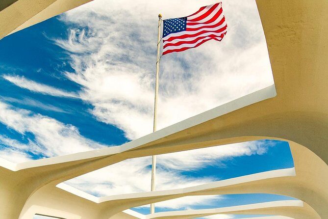 Best of Oahu: Pearl Harbor & Oahu Circle Island Tour from Waikiki - North Shore beaches and town time (1 hour)
