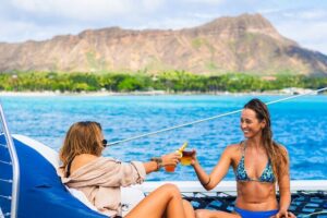 Board from Waikiki Beach for Aloha Hour Sail on Hāwea Catamaran - Meeting at Duke Paoa Kahanamoku: Easy Start, Clear Target