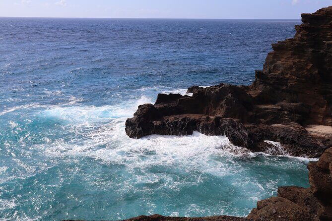 Circle Island Tour with Snorkeling & Turtles - Makapu’u Point and Nu‘uanu Pali: views plus a stretch of the legs