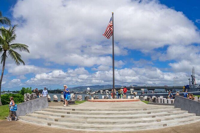 Deluxe Pearl Harbor, Arizona Memorial, and Visitor Center Tour - Timing, group size, and the “soft limits” of the day