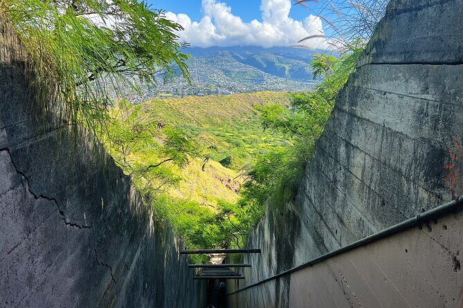 Diamond Head Hiking and Oahu Island Experience feat. North Shore - Diamond Head starts at 5:30 a.m. for a reason