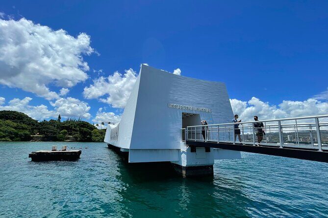 Family-friendly Pearl Harbor and Honolulu Downtown with private transportation - Punchbowl’s National Memorial Cemetery: moving views, brief visit
