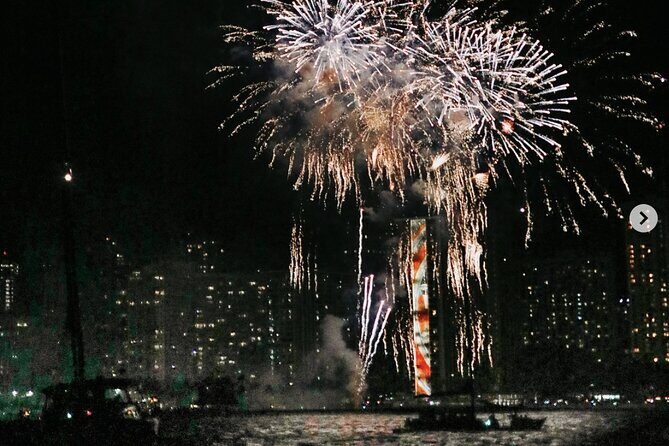 Friday Night Catamaran Fireworks Sail with Open Bar - Friday Night Fireworks Off Waikiki: The Big Idea