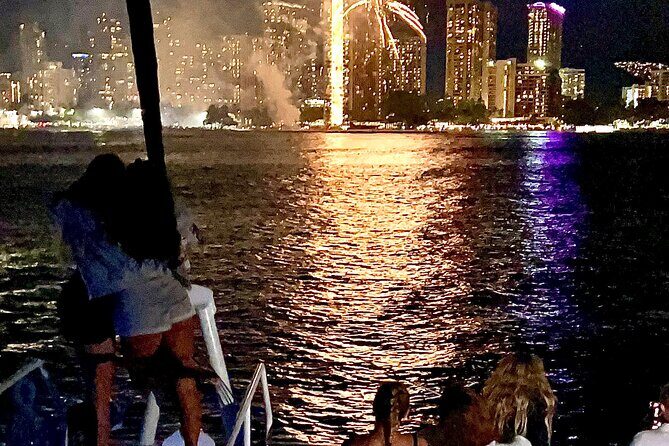 Friday Night Firework Cruise in Waikiki - Drinks, music, and the “cozy party” factor