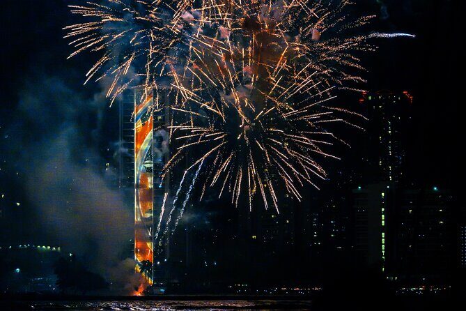 Friday Night Firework Cruise in Waikiki - Service, timing, and the one big caution