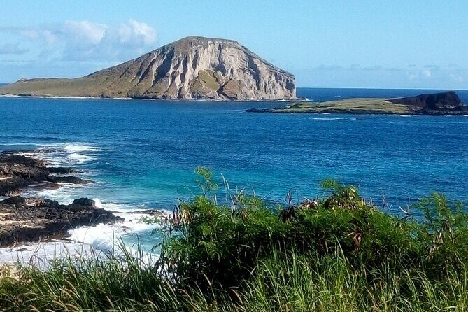 Full Day Oahu Tour with Byodo Temple & Waimea Waterfalls - Byodo-In Temple in the Valley of the Temples Memorial Park