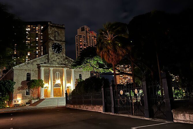 Ghosts of Old Honolulu Walking Tour - The Hawaii Supreme Court stop: why this building changes the mood