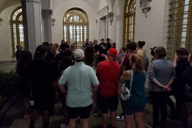Ghosts of Old Honolulu Walking Tour - Lopaka Kapanui’s storytelling: interactive and tuned for a night crowd