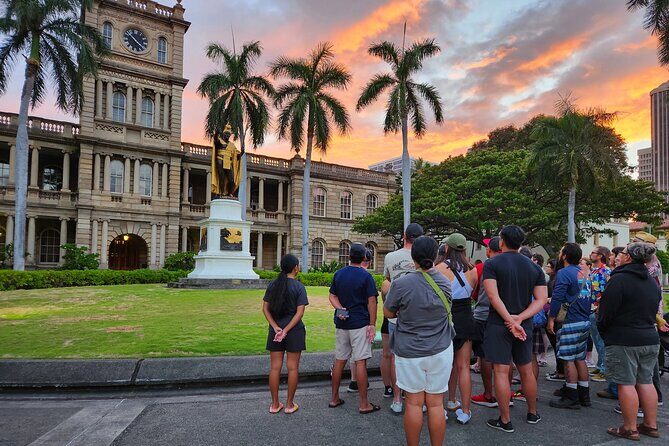 Ghosts of Old Honolulu Walking Tour - The 7:00 pm route: pacing, group size, and what to bring