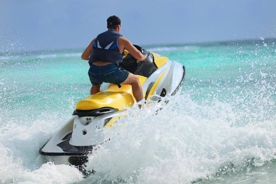 Hawaii Kai: Maunalua Bay Jet Ski Ride - On the Jet Ski: Solo or Tandem, and What Changes