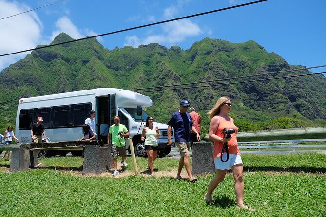 Hidden Gems of Oahu Circle Island Tour with Byodo-In Temple - Macadamia Nut Farm stop: a simple way to bring home island flavor