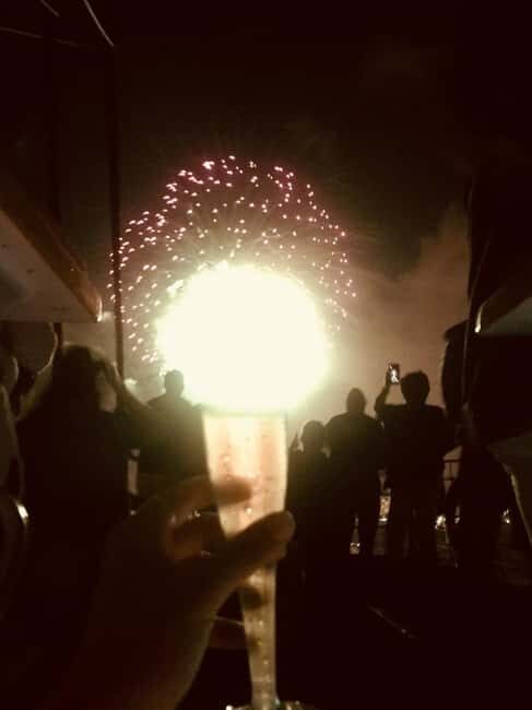 Honolulu: 1-Hour Friday Night Fireworks Cruise with Drinks - Key highlights you’ll actually feel
