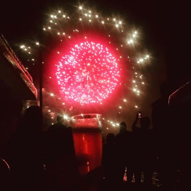 Honolulu: 1-Hour Friday Night Fireworks Cruise with Drinks - Why the Hilton fireworks look different from the water