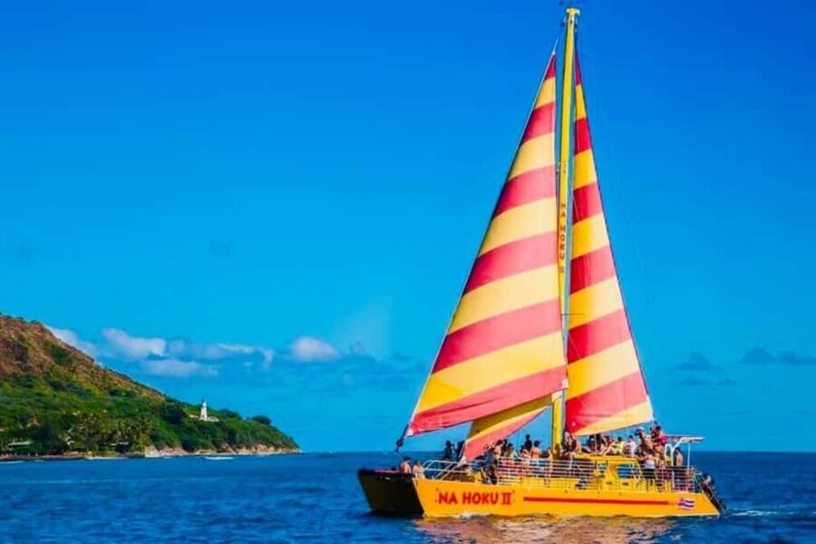 Honolulu: 1-Hour Friday Night Fireworks Cruise with Drinks - Where you get the views: Waikiki + Ala Moana in one loop