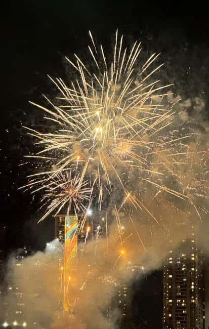 Honolulu: 1-Hour Friday Night Fireworks Cruise with Drinks - Your 1-hour plan: Kewalo Basin check-in to the best seat