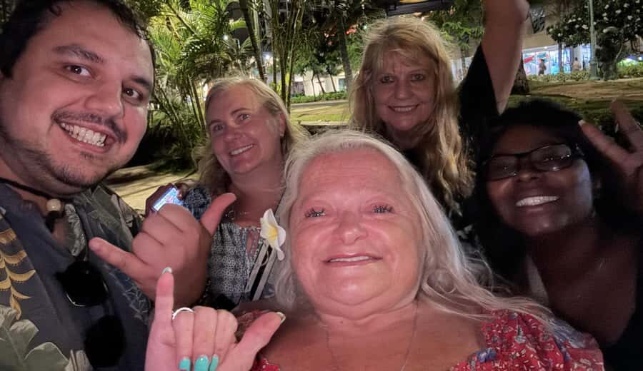 Honolulu Haunts: Ghosts and Spirits Walking Tour - Stop 1: Iolani Palace and the feeling of Hawaiian kingdom power
