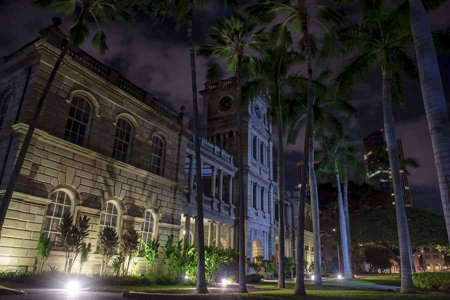 Honolulu Haunts: Ghosts and Spirits Walking Tour - Stop 2: Red Rainbow and the downtown side of the supernatural