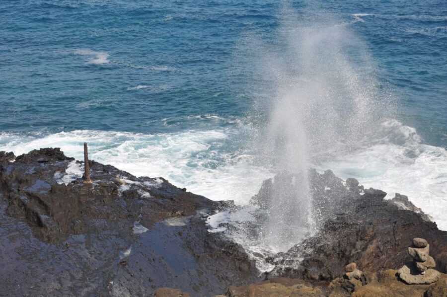 Honolulu: Oahu Island Highlights Tour with Multiple Stops - Chinaman’s Hat and the Kaneohe Bay feel: short stop, strong payoff