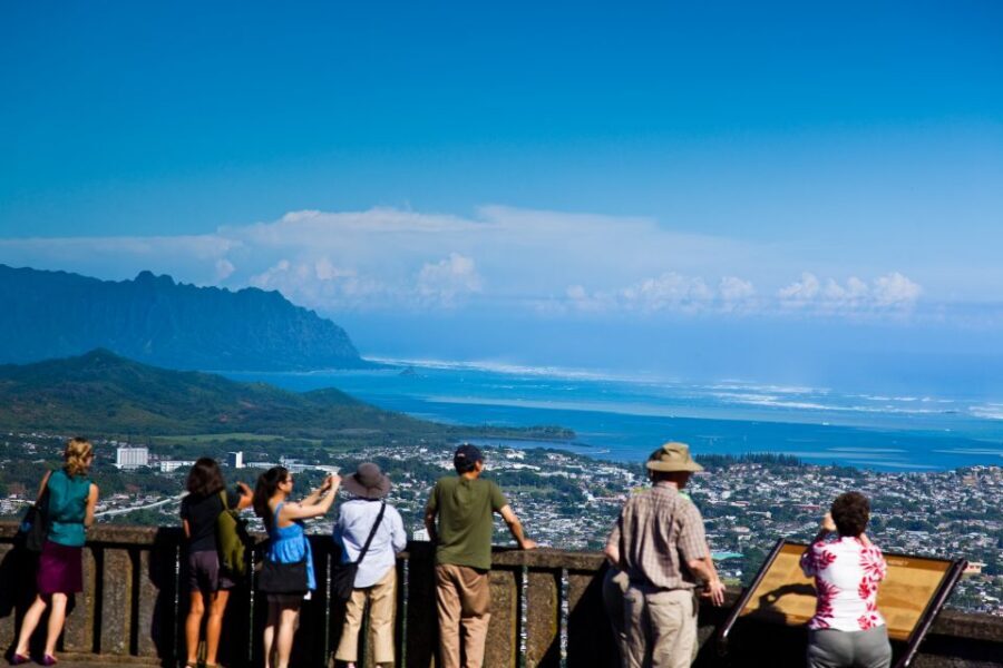 Honolulu: Oahu Sights and Bites Circle Island Foodie Tour - Dole Pineapple Plantation: Self-Guided Time and Souvenir Smart Moves