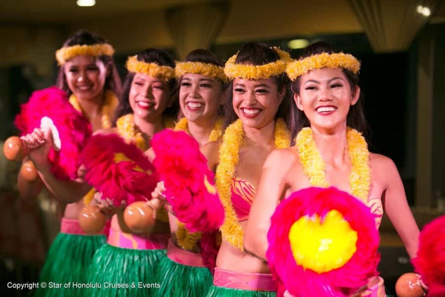 Honolulu: Pacific Star Sunset Buffet and Show - Motion and comfort: who should think twice