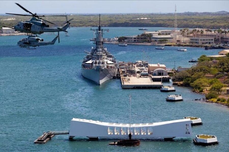 Honolulu: Pearl Harbor, USS Arizona and Battleship Missouri - The guides and the schedule: what makes the day feel right