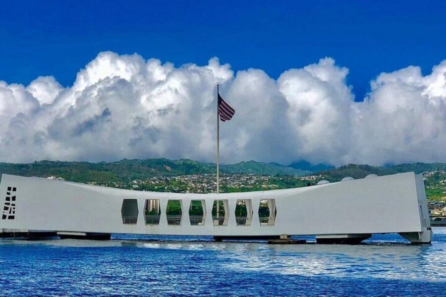Honolulu: Pearl Harbor, USS Arizona and Battleship Missouri - Who should book this USS Arizona and USS Missouri tour