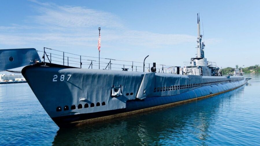 Honolulu: Pearl Harbor, USS Arizona Memorial [Early Access] - Downtown Honolulu with real walk stops: I’olani Palace to Kamehameha
