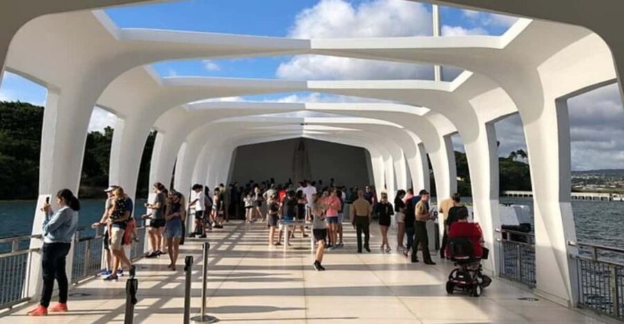 Honolulu: Pearl Harbor USS Arizona Memorial Tour - Pickup from Waikiki to Pearl Harbor: fewer stress points