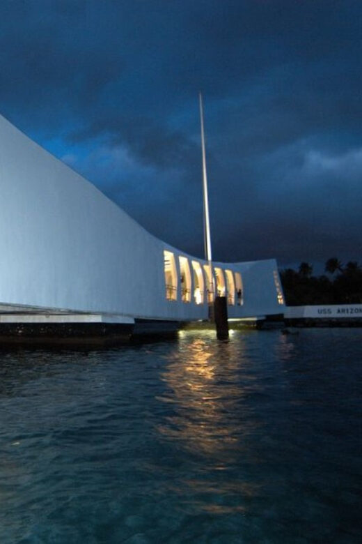 Honolulu: Pearl Harbor USS Arizona Memorial Tour - The Visitor Center and War and Attack exhibits: where the story becomes clear