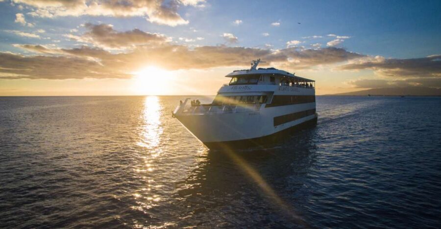 Honolulu: Waikiki Sunset and Cocktail Cruise - Open-air deck vs air-conditioned lounge: choose your vibe