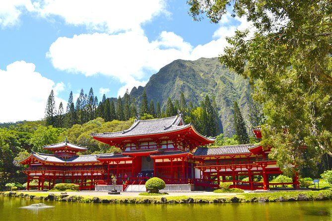 Majestic Circle Island Tour with Lunch - Waimea Valley: 45-foot waterfall time and a real swim option