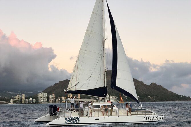 Moana’s Swim’n’Sail Cocktail Cruise Along the Waikiki Coast - Onboard comfort: what’s included, what you pay for