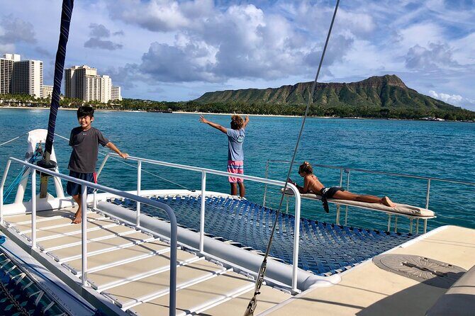 Moana’s Swim’n’Sail Cocktail Cruise Along the Waikiki Coast - Getting on board at Kewalo Basin: what to plan for