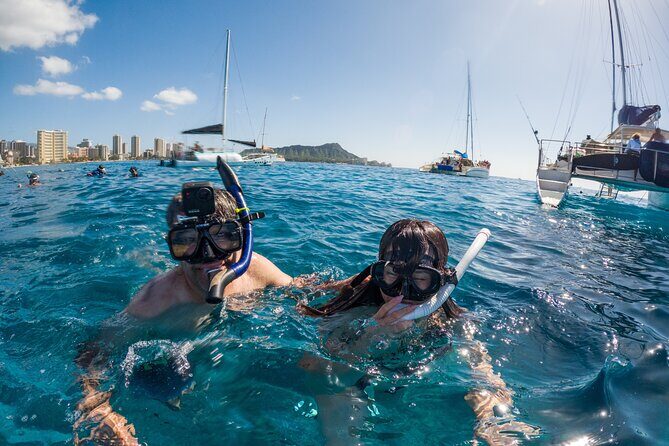 Moana’s Waikīkī Grand Guided Turtle Snorkel & Sailing Adventure - The sail out: Diamond Head as the warm-up act