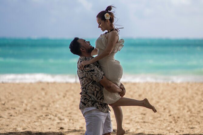 MUST have WAIKIKI Photos - Meeting at the Duke Kahanamoku Statue: Clear Start, Great Backdrop