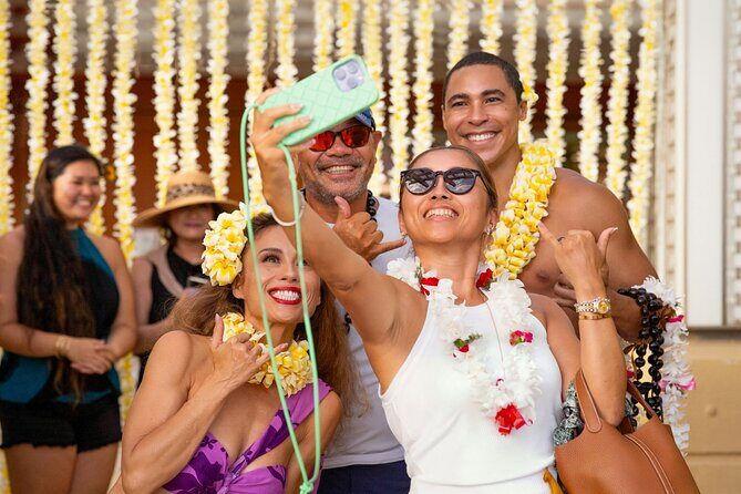 Nā Lei Aloha, A Waikīkī Lū'au - Pre-show entertainment: what happens before the sun goes down