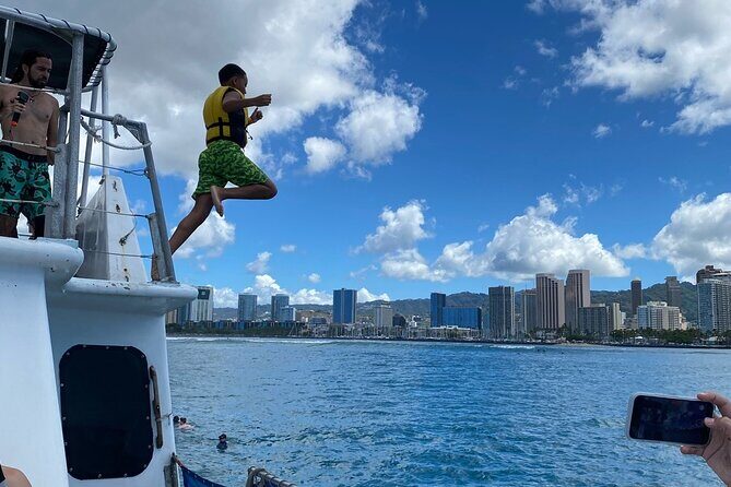 Oahu 5-in-1 Deluxe Cruise: Turtle Snorkeling & Ocean Activities - Kayaks and paddleboards: calm water fun with a boundary