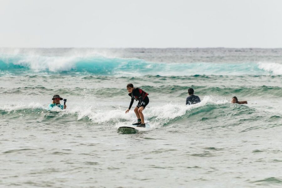 Oahu: Beginner-Friendly Waikiki Beach Surfing Lesson - Gear strategy: what’s included vs what you must bring