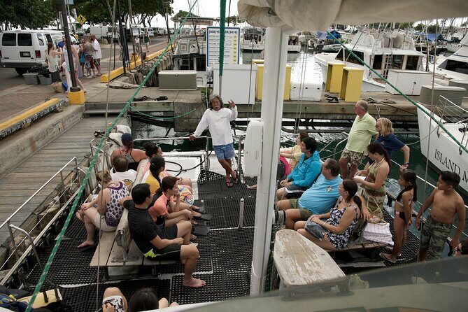 Oahu Catamaran Waikiki Sunset on 40 Foot Catamaran: Food and BYOB - The group size and comfort factor: up to 28 people