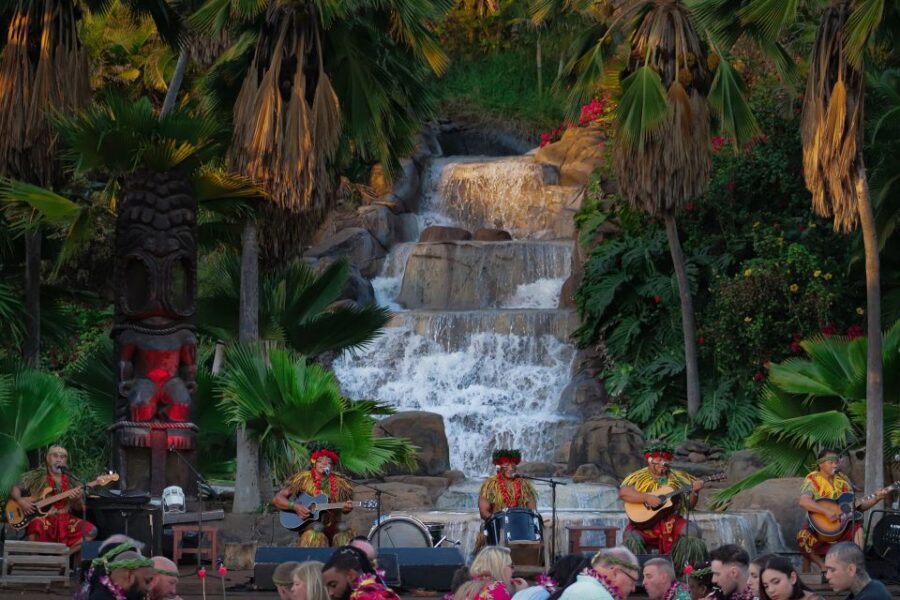 Oahu: Chief's Luau Dinner Show - Lei Welcome and “Chief’s Journey” Setup
