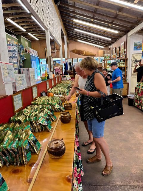 Oahu Circle Island Tour - Best Spots & Beaches - Tasting Oahu: Macadamia Farm Stop and the Reality of Lunch Breaks