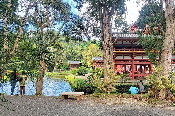 Oahu Circle Island Tour with Byodo-In Temple Admission - Macadamia Farm Outlet and Kualoa’s Mokoliʻi Photo Moment