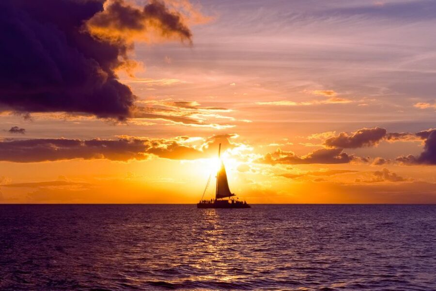 Oahu: Diamond Head Cruise with Drinks & Appetizers - What to Wear (and Why Shoes Off Might Matter)