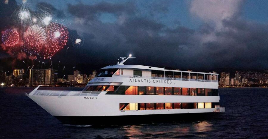Oahu: Friday Night Fireworks Cocktail Cruise - Friday night on Waikiki, with cocktails and fireworks from The Majestic